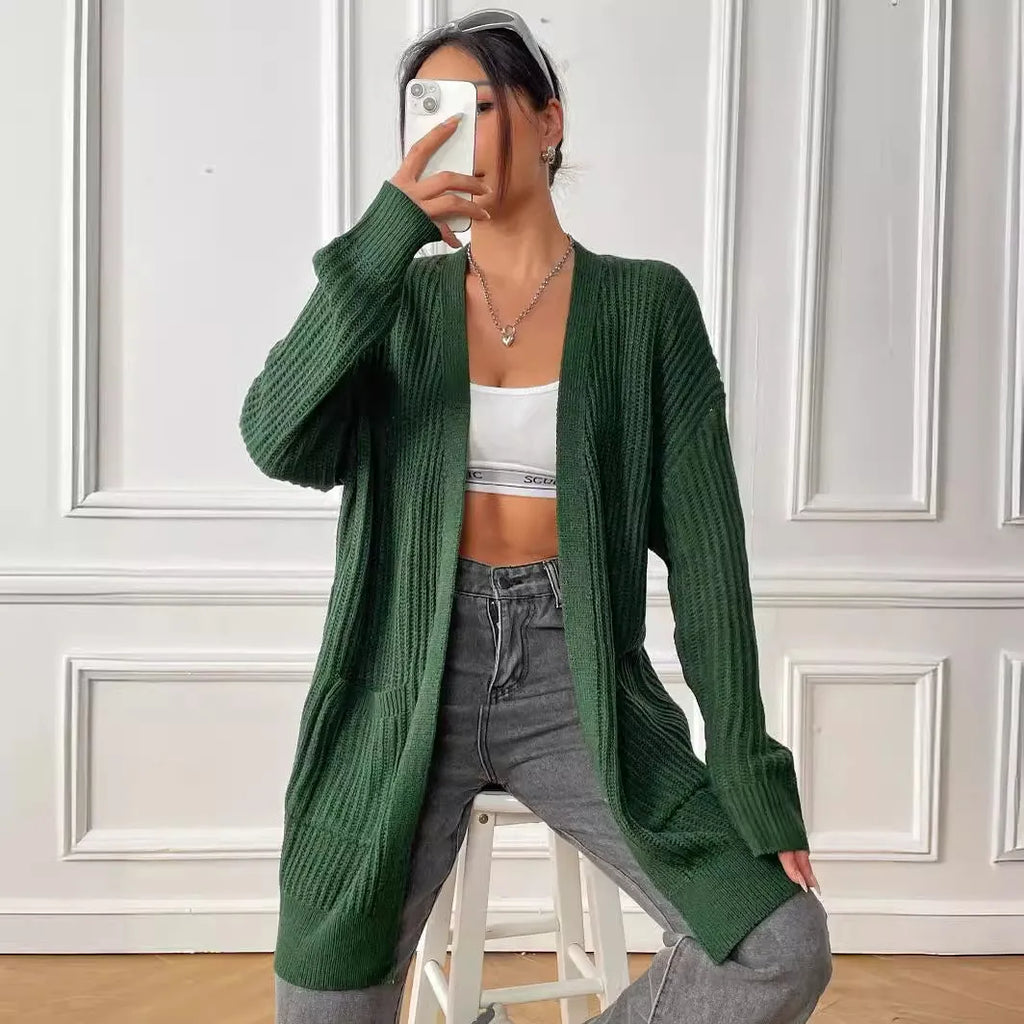 Women's loose-fit double pocket cardigan sweater in a solid colour
