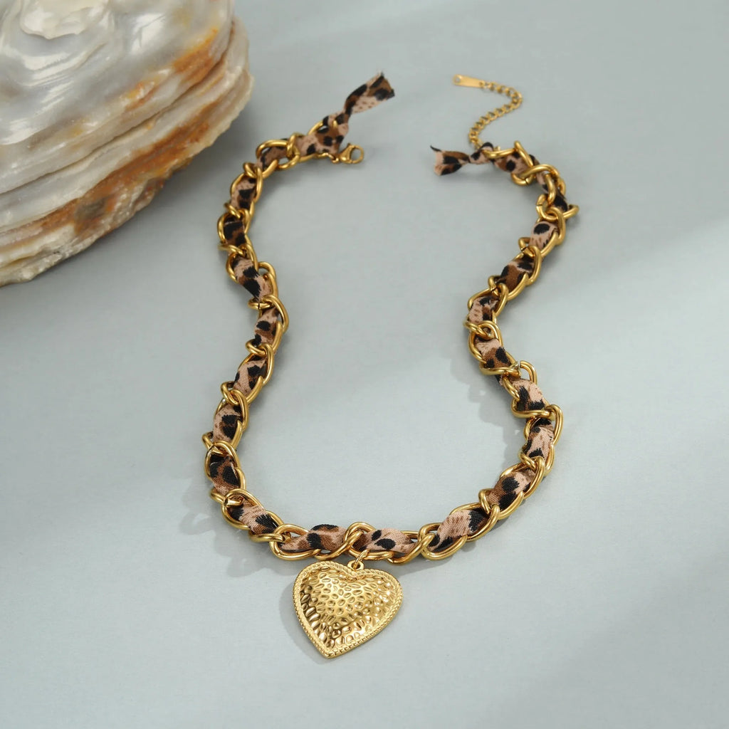 Stainless steel necklace with a geometric leopard love pendant on an adjustable 41-50cm chain.