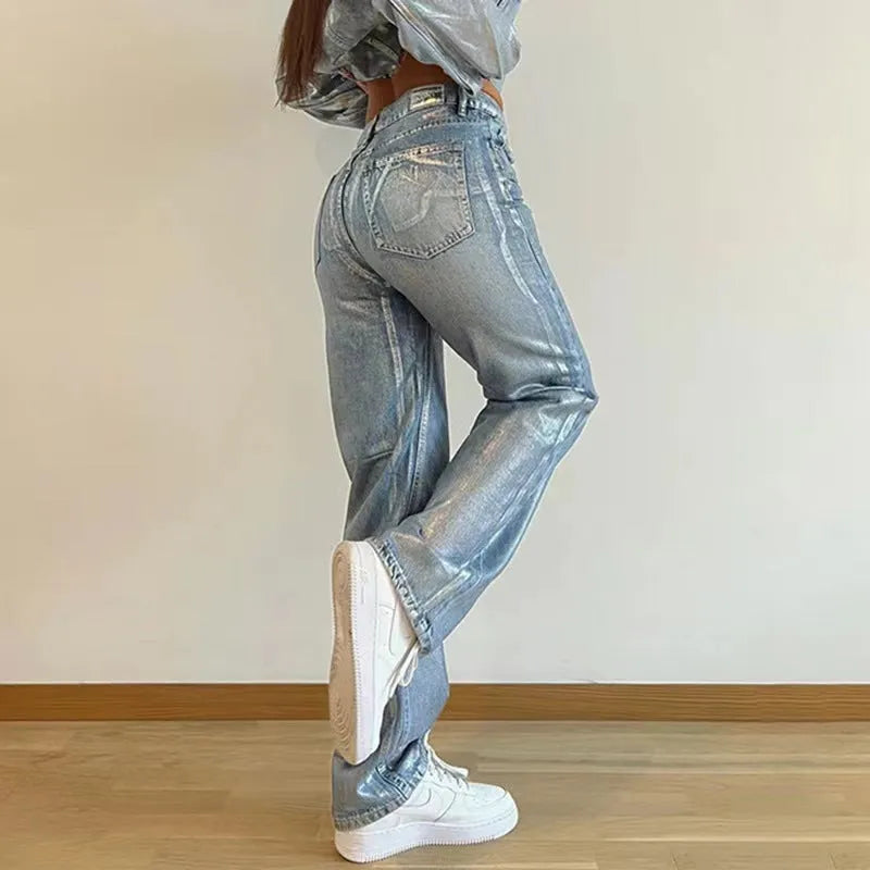 Women's high waist straight leg blue jeans with contrast colour details and street hipster style