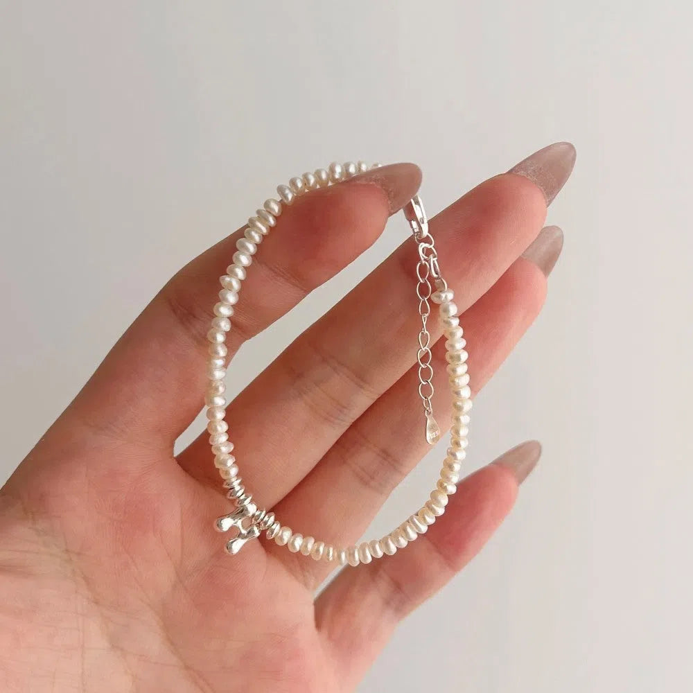 Natural freshwater pearl bracelet with 925 silver chain and electroplated letter charm