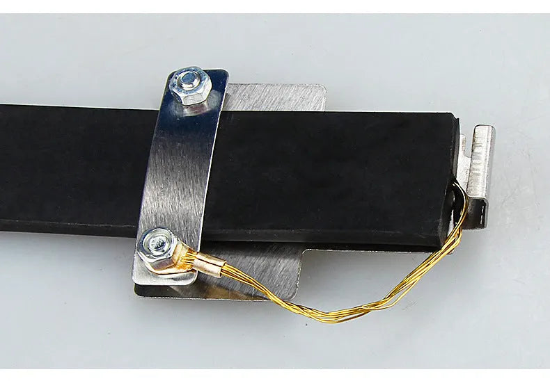 Black rubber car electrostatic grounding chain measuring 370mm, for use on saloon cars, SUVs and vans.