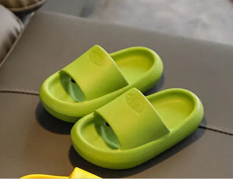 Children's EVA slippers in mixed colours with injection-moulded sole construction