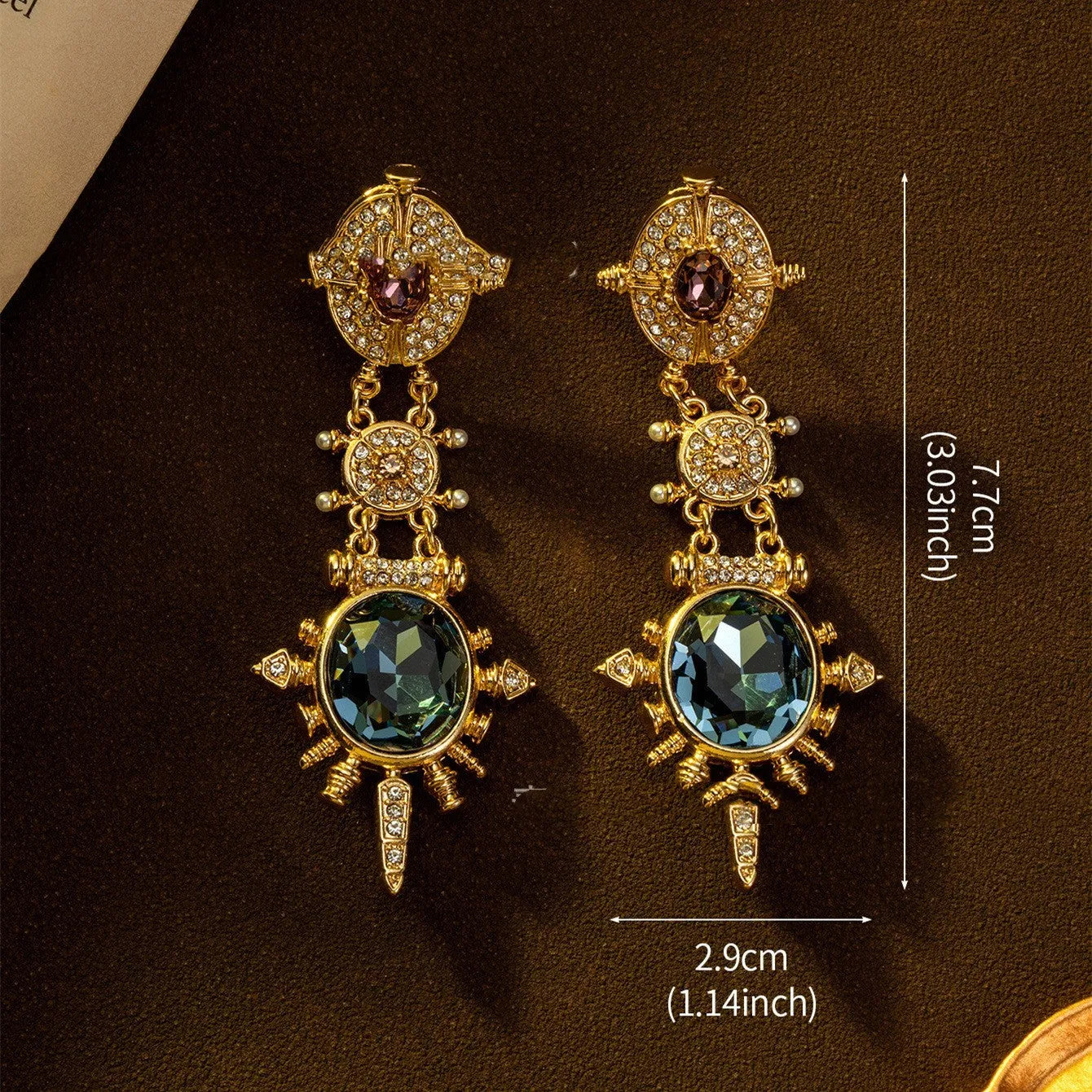 Gold retro geometry stud earrings with diamond treatment and round elements