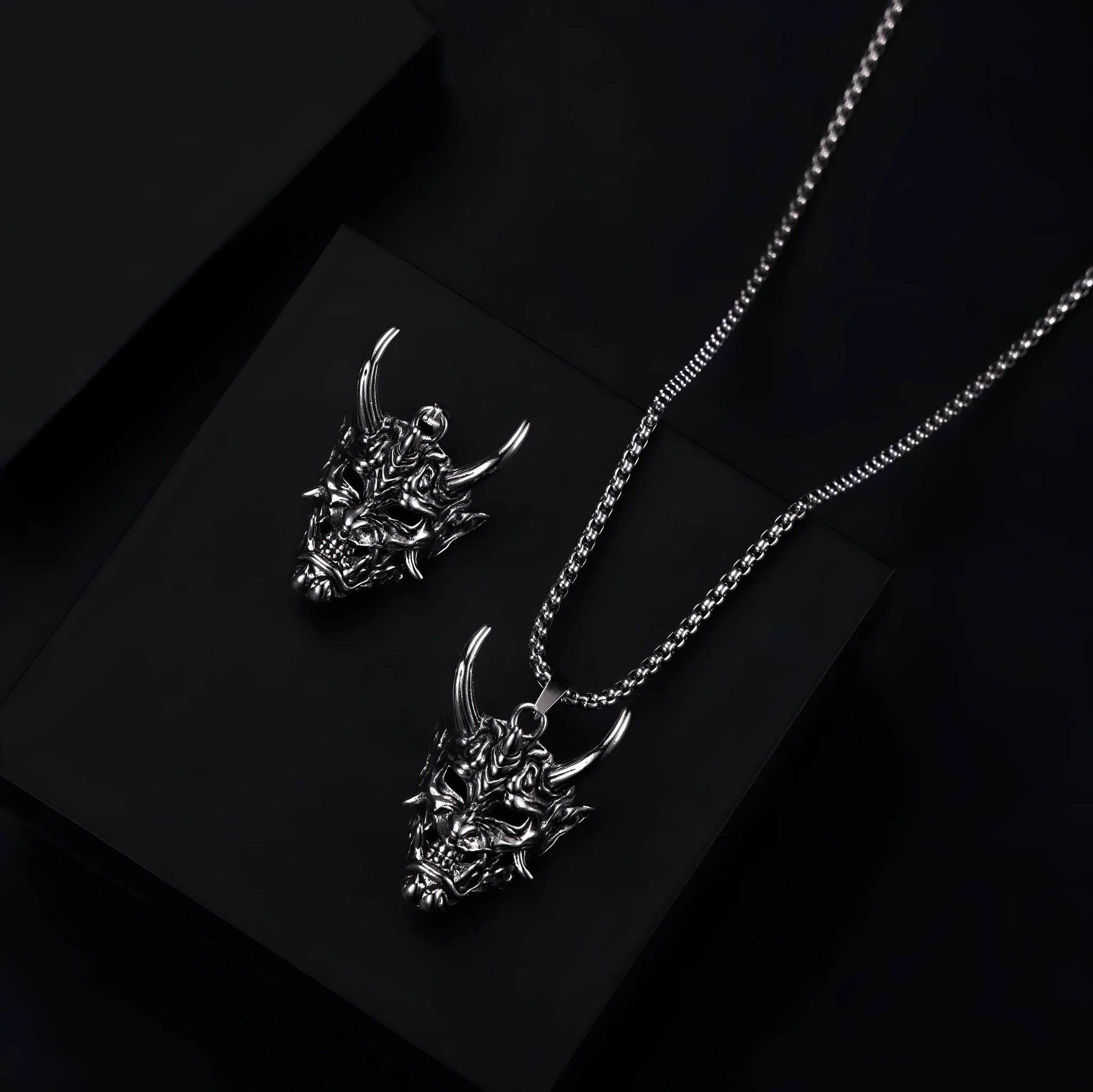 Men's silver vintage necklace with 40mm alloy pendant on adjustable chain