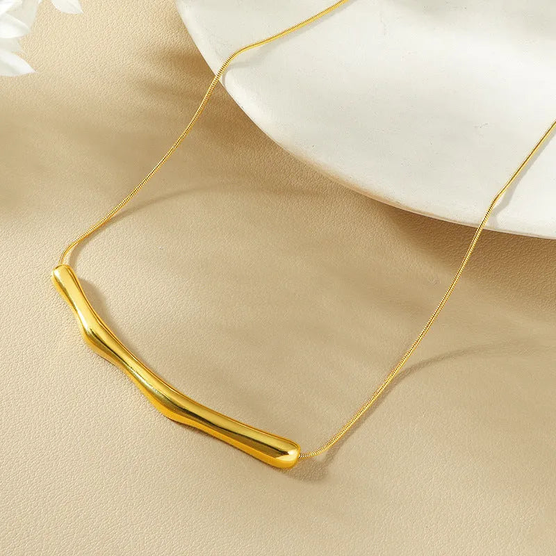 Women's titanium steel necklace with irregular pleated design in gold electroplated finish