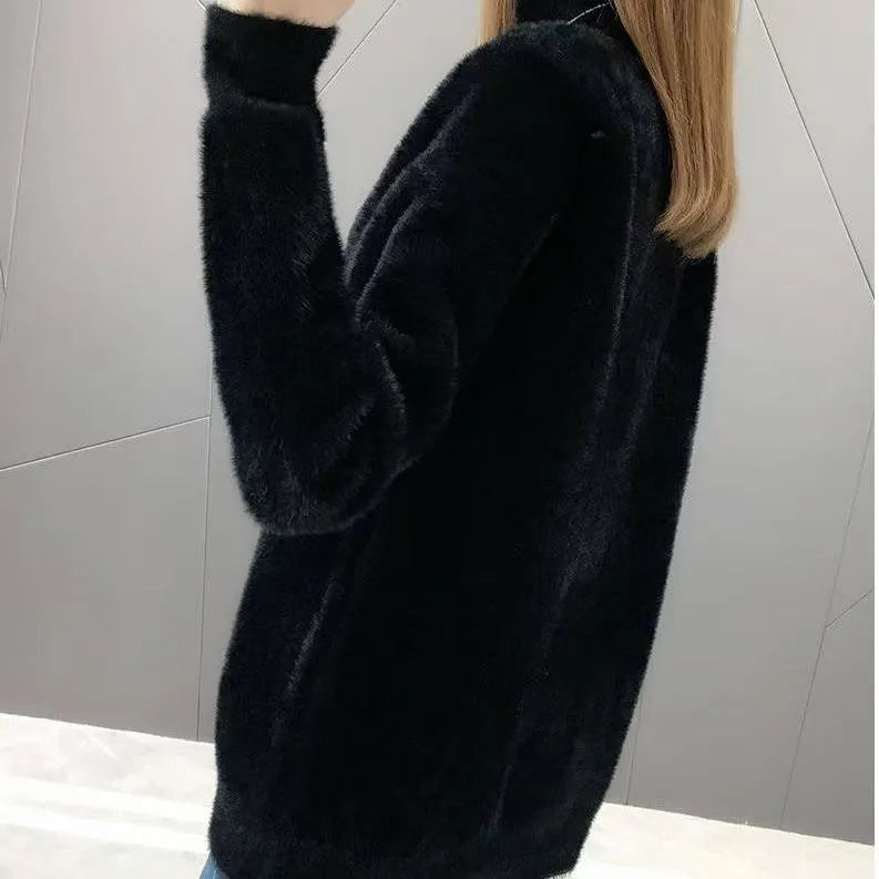 Women's half turtleneck solid color bottoming shirt in black with long sleeves and regular fit