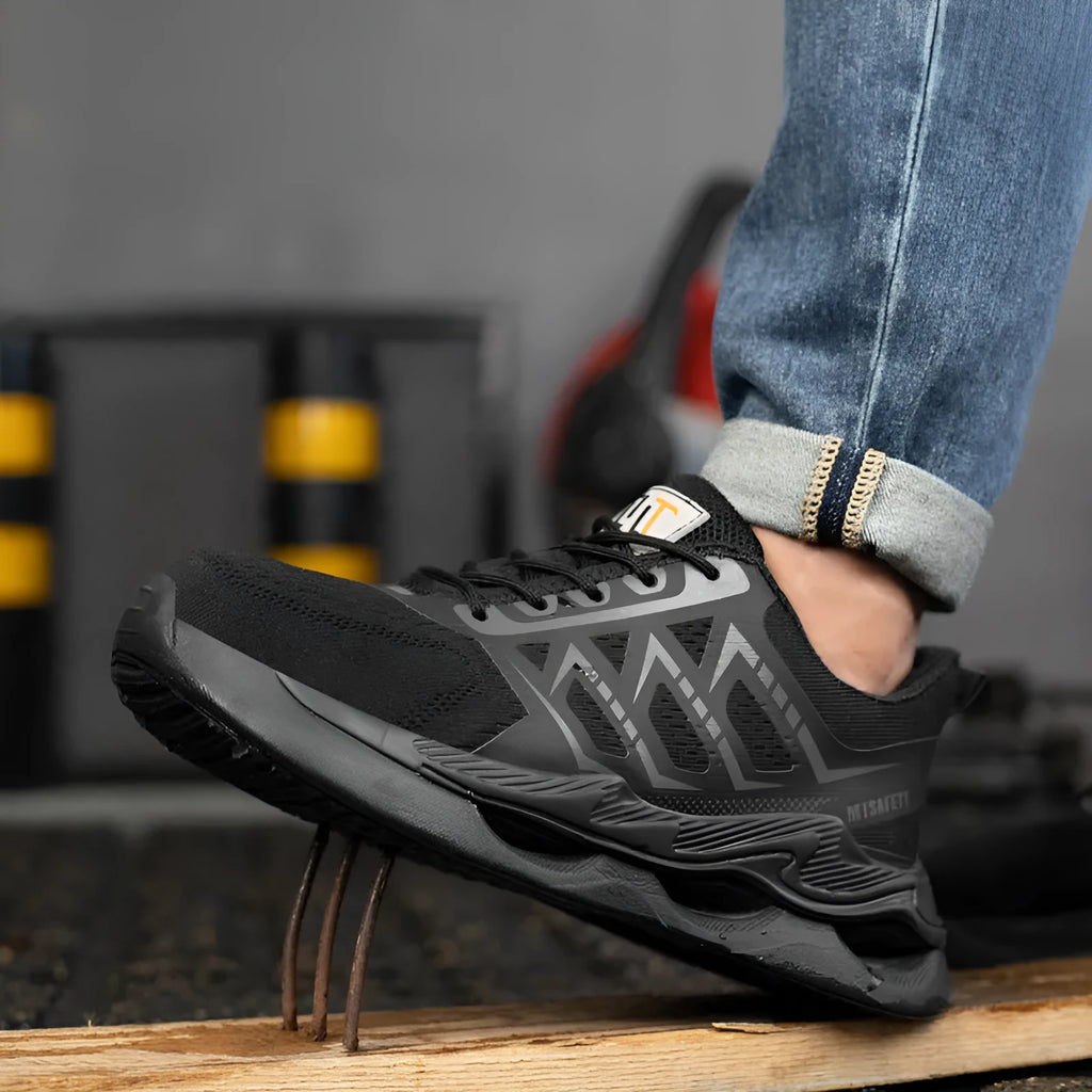 Lightweight steel toe cap labour protection shoes in 9311 Black with flat knitted upper and rubber sole