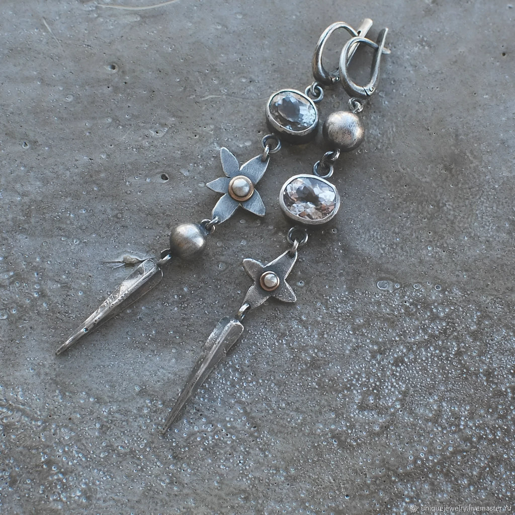 Hesheng geometric antique silver-plated long rhinestone pendant earrings on display