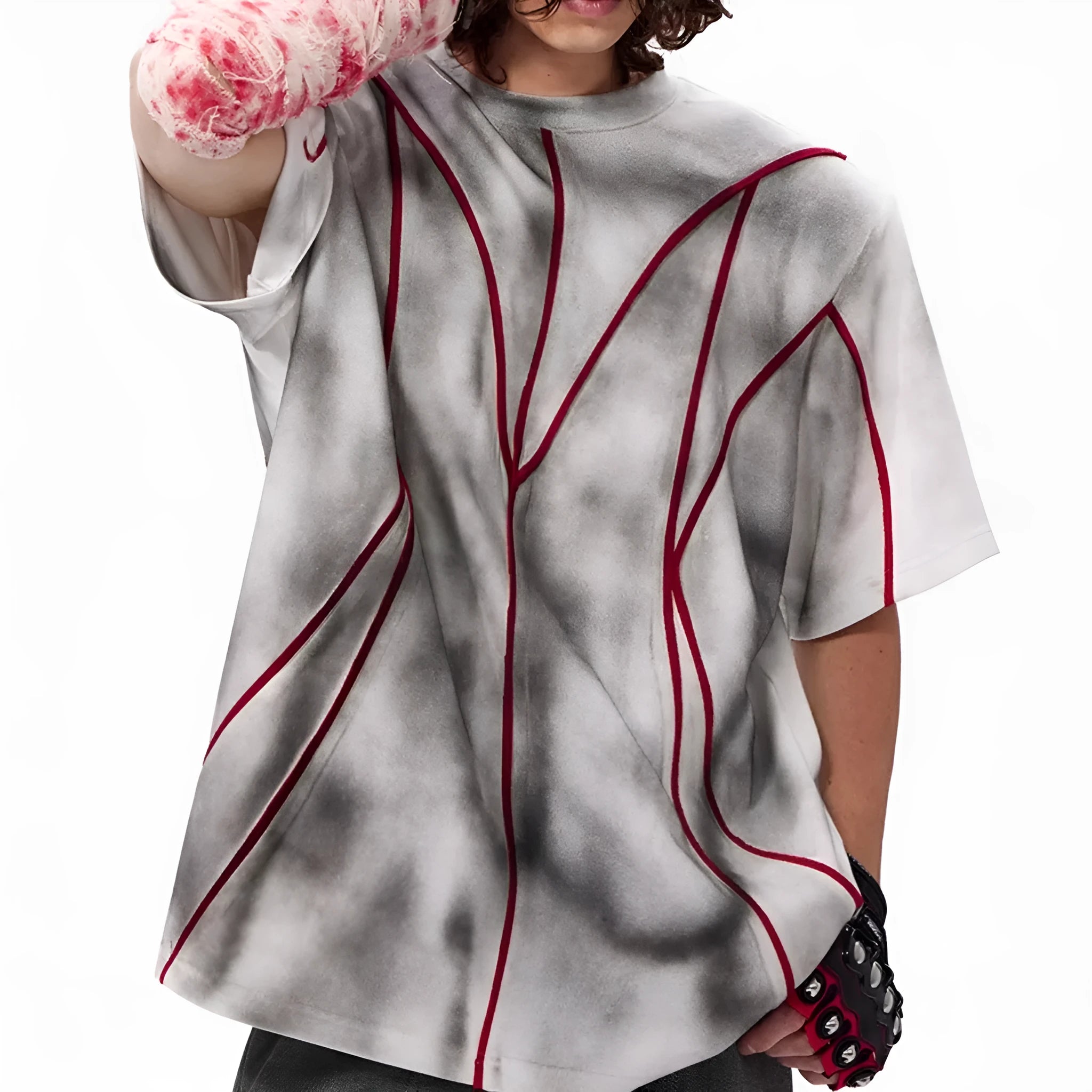 Padded shoulder t-shirt with three-dimensional line patchwork design and short sleeves