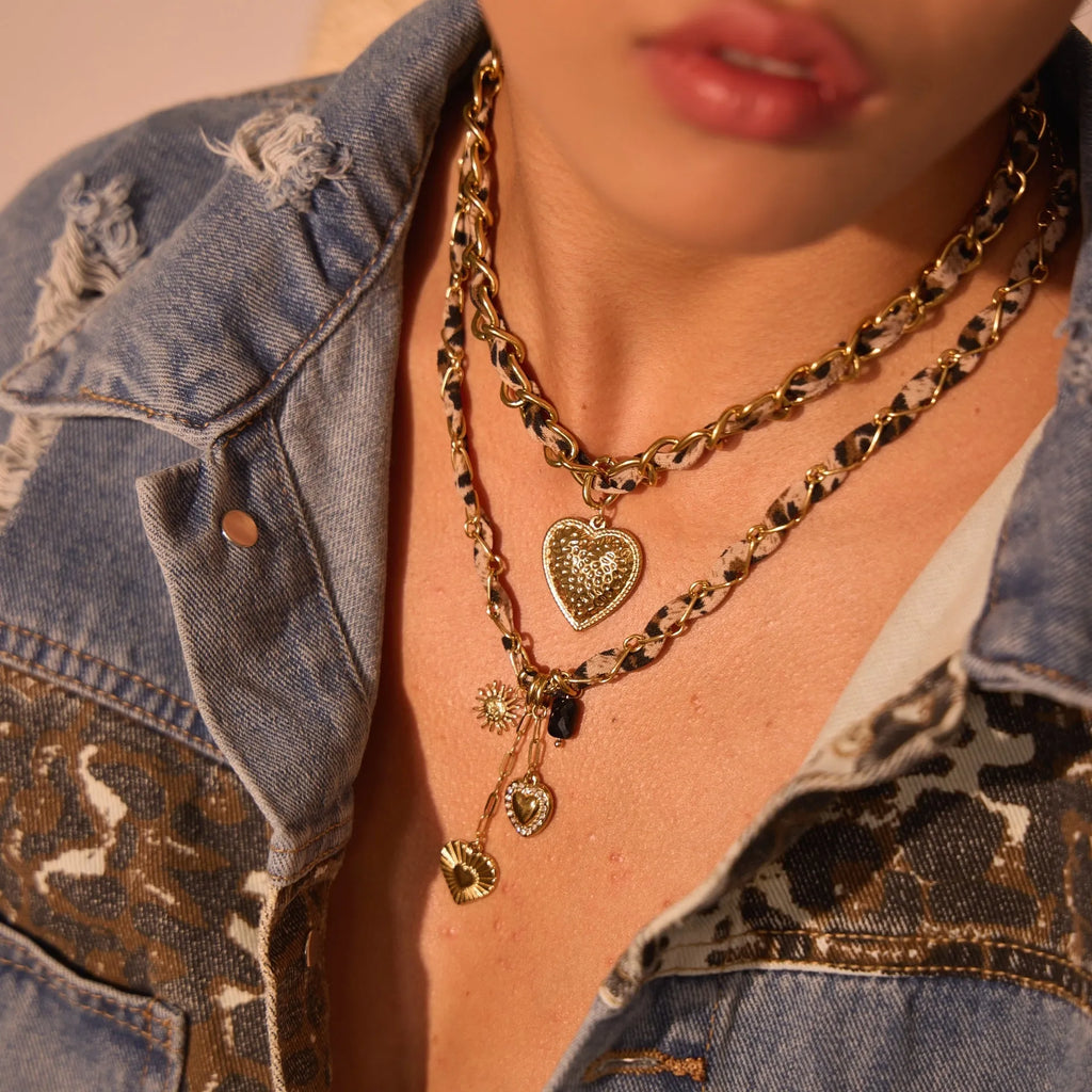 Stainless steel necklace with a geometric leopard love pendant on an adjustable 41-50cm chain.