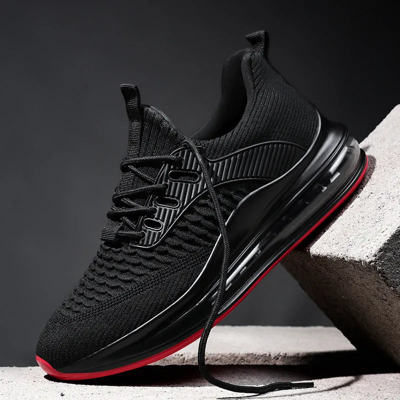 Men's low-top mesh running sneakers in black with rubber sole and lace-up closure