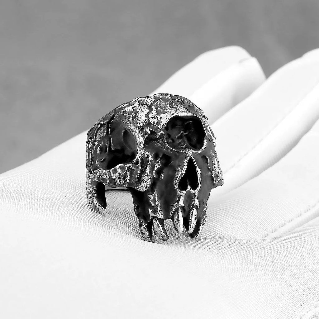 Alloy ring featuring a one-eyed skull design in a punk or hip hop retro style