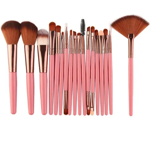 MAANGE 18-piece makeup brush set showing fan brushes and various cosmetic applicators