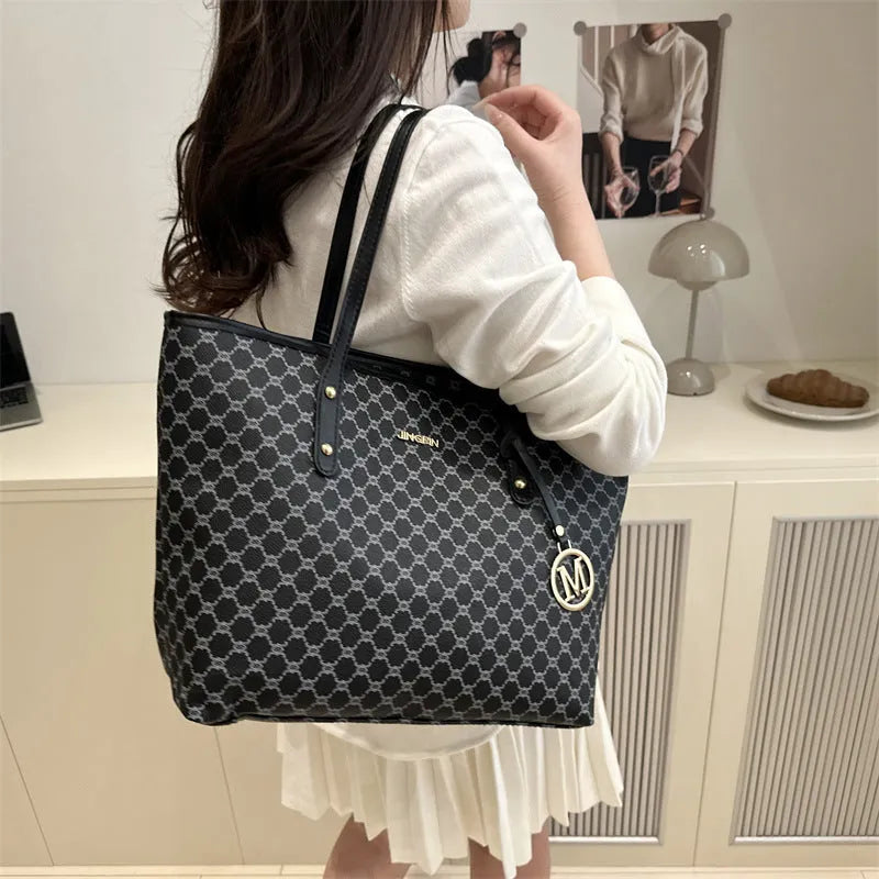 Street trend PU shoulder bag with sewing thread details in black, shown with a 42cm wide opening.