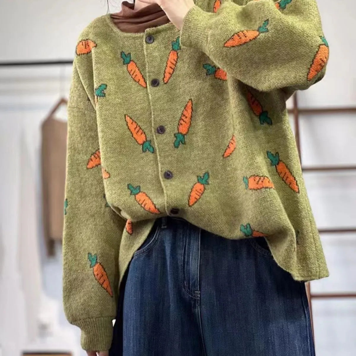 Women's loose round neck cardigan with artistic colour contrast printing, made from viscose fibre.