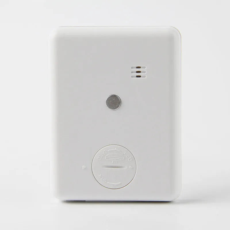 Mechanical kitchen timer with magnetic back showing white dial with black numbers