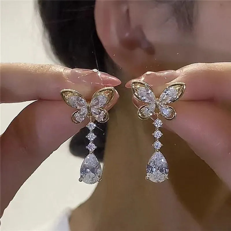 Zinc alloy bow stud earrings in platinum electroplated finish, natural style, 2 cm width