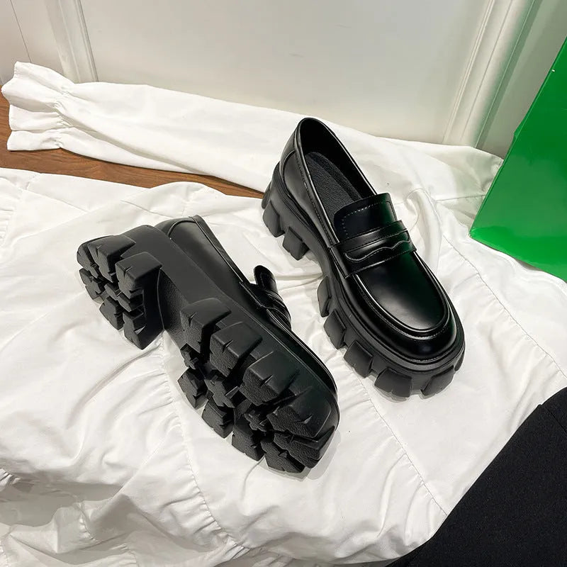 British style men's wide fit loafers in patent leather with a rubber sole.
