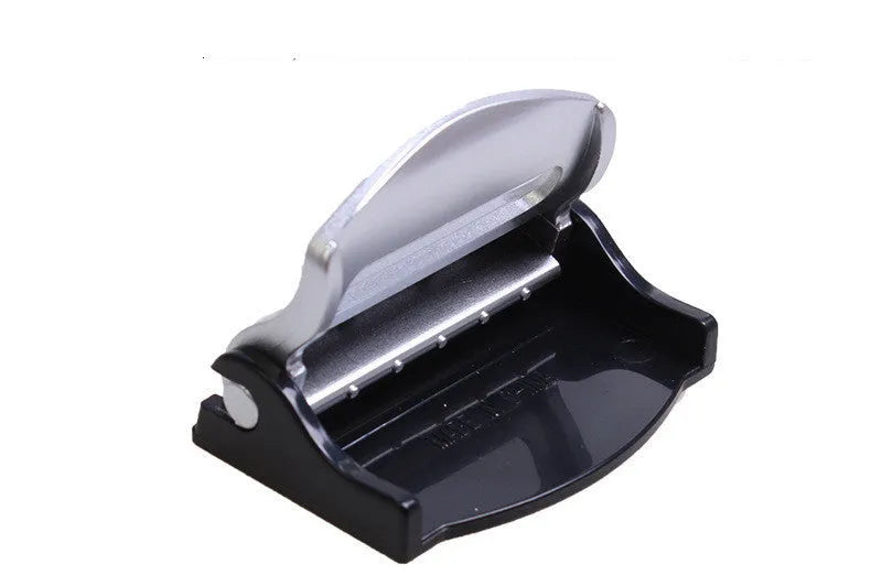 Pack of two black ABS plastic seat belt clips model SD-1401 in blister cardboard packaging