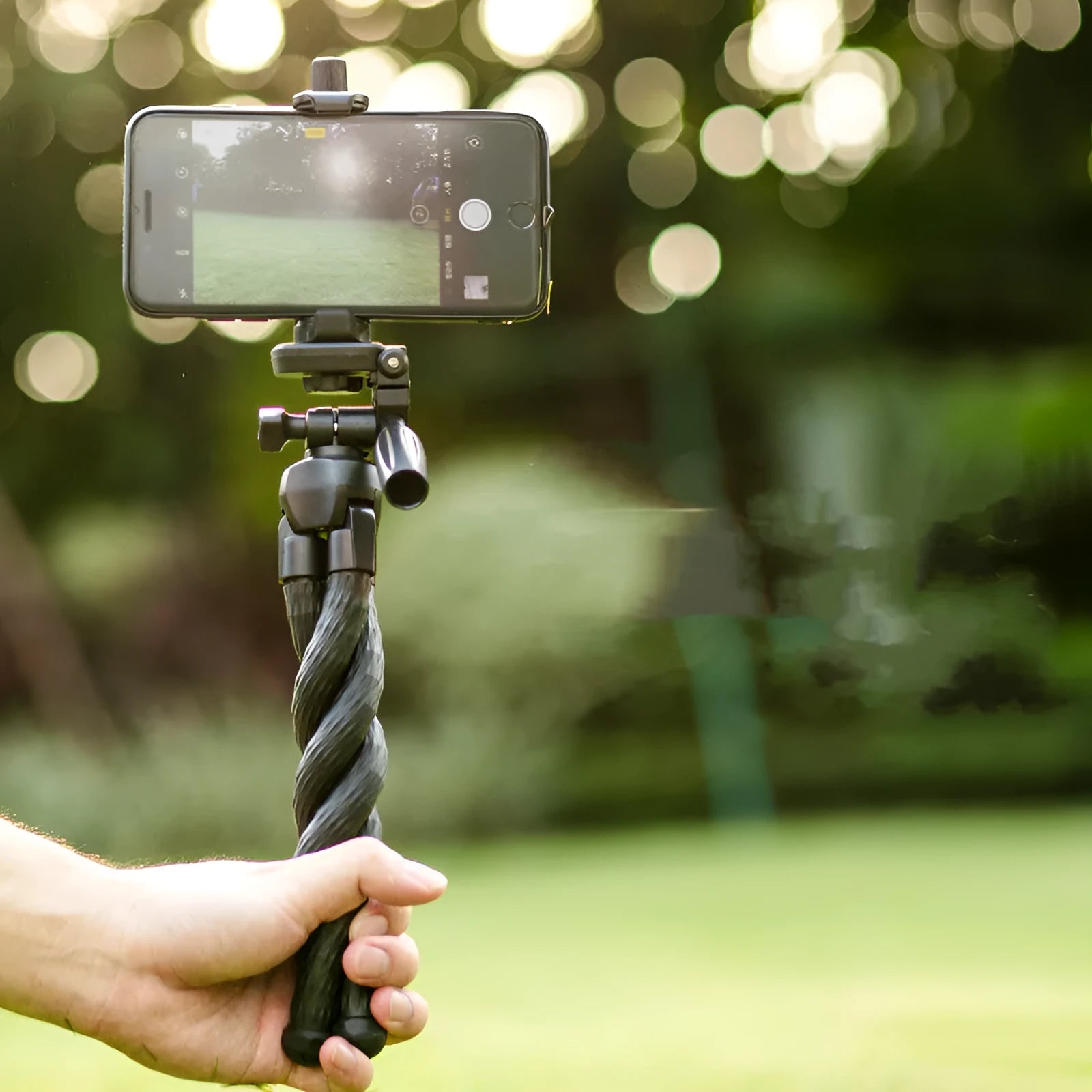 VCT-3280 octopus tripod with large mobile phone holder showing bendable rubber legs