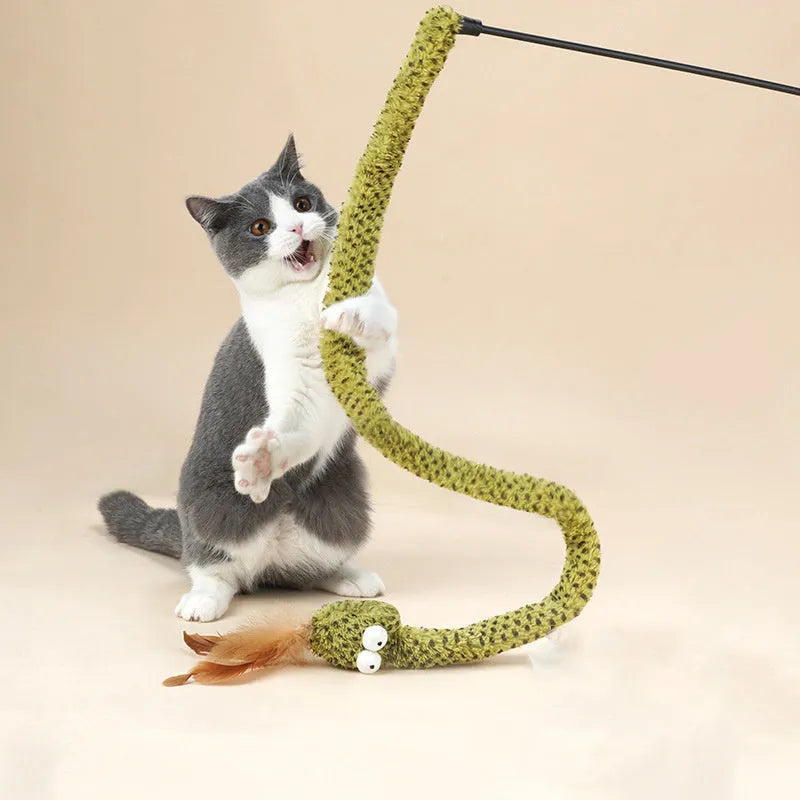 Green snake cat teasing stick with feather attachment on 140 cm long pole