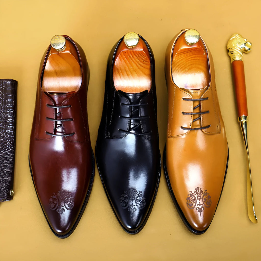 Men's pointed carved cowhide leather formal shoes in black with rubber sole and round toe