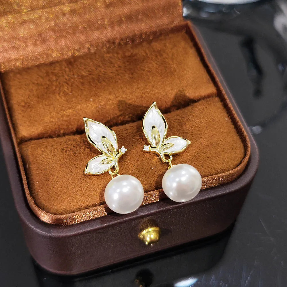 Gold-coloured butterfly earrings with zircon painting detail on copper metal for women