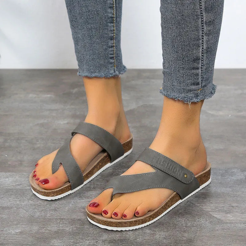 Flat toe ring thick-soled flip-flops in blue colour with foam sole construction