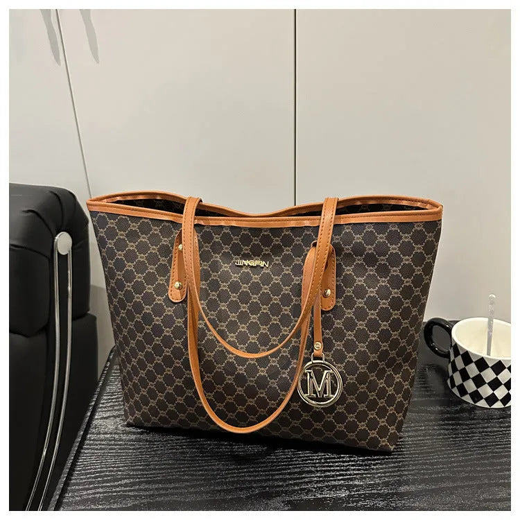 Street trend PU shoulder bag with sewing thread details in black, shown with a 42cm wide opening.