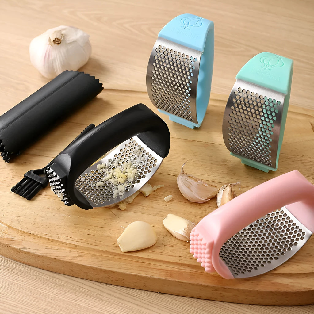 304 stainless steel garlic press 11x7cm in black with PP handle on kitchen counter