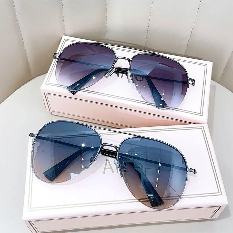 Big face aviator sunglasses with sheet metal frame and resin lens in gun mount blue colour