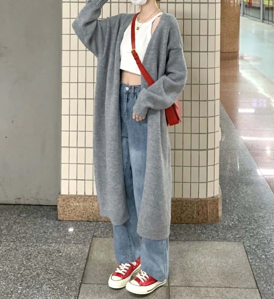 Loose large knitted women's cardigan sweater in chenille fabric showing 3D stitch pattern.