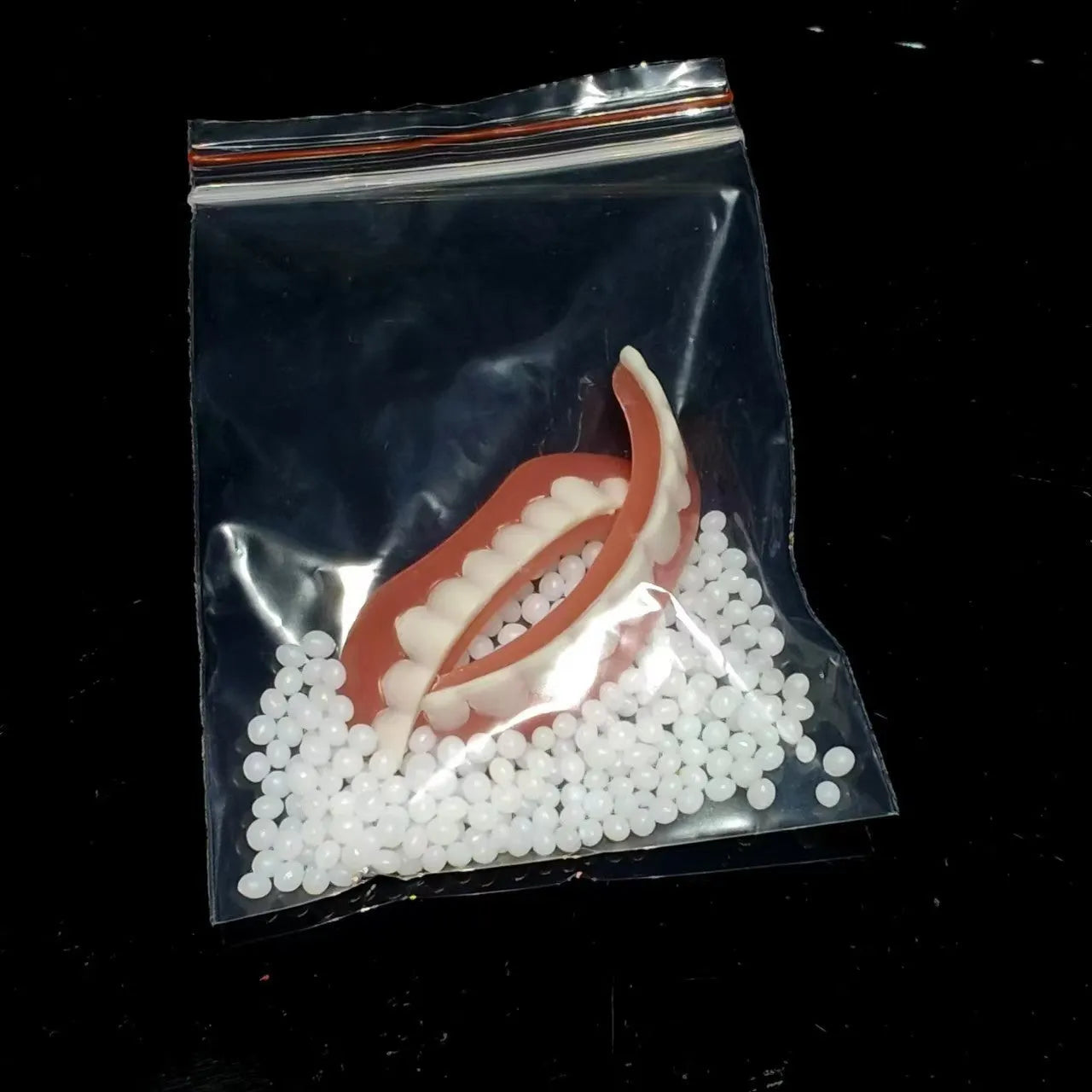 Silicone simulation smile dentures tooth socket in colour box, upper and lower teeth set