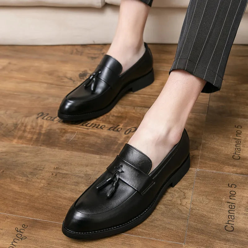 Breathable slip-on business casual shoes for men with tassel detail artificial PU upper rubber sole black and brown