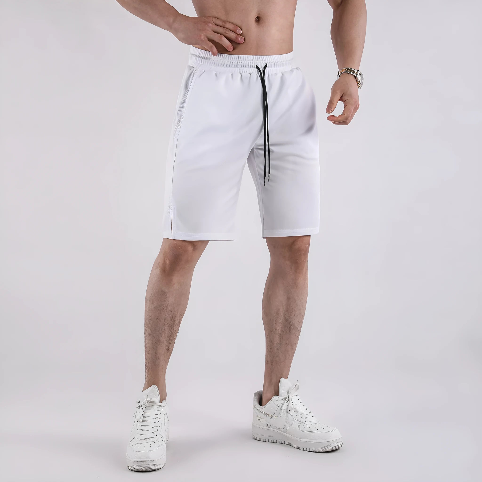 Men's quick-drying mesh shorts in black and white with elastic waist and loose fit