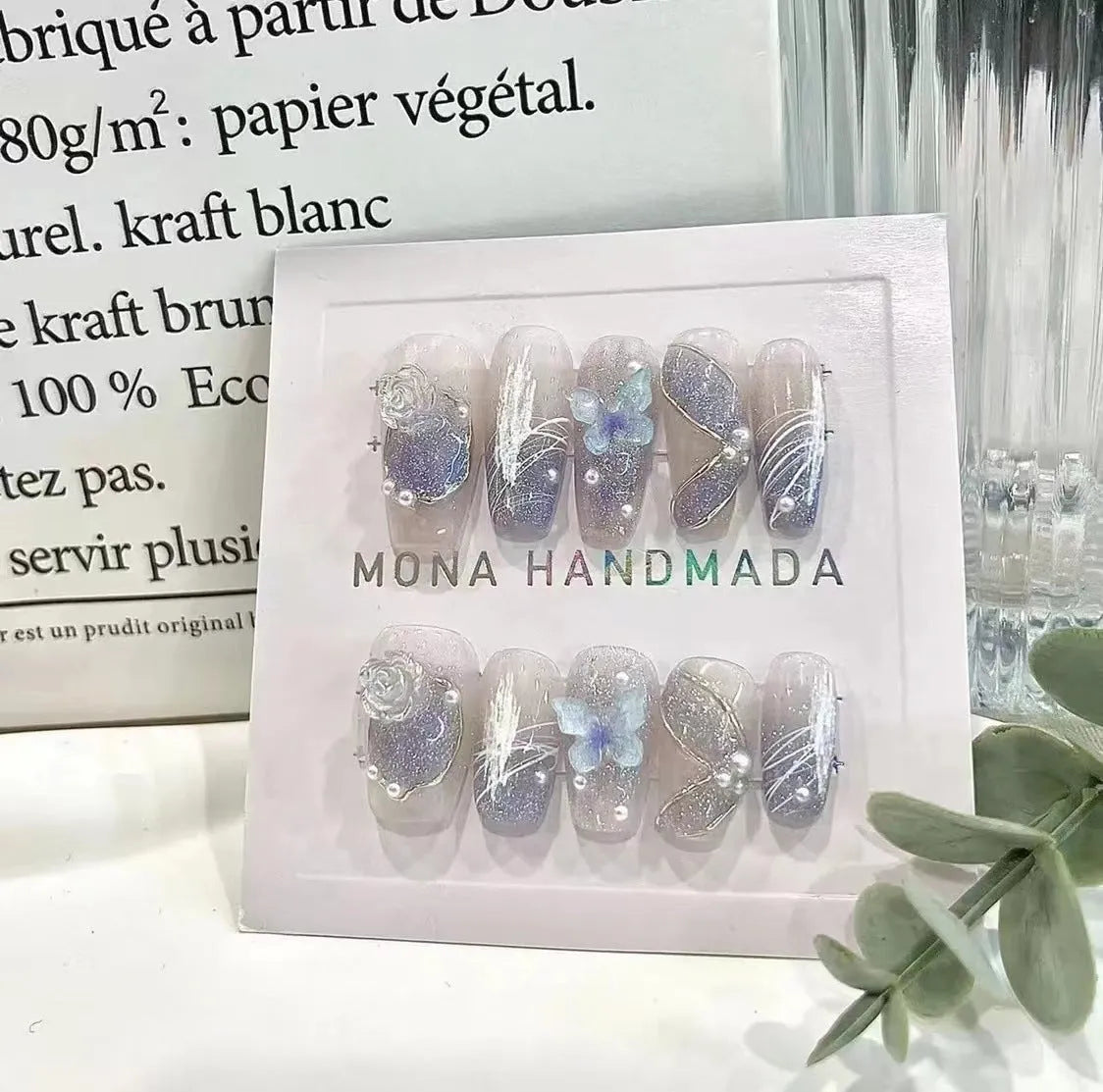 Hand-wearing bridal fake nails sequins set in four sizes with glue and tools for nail art
