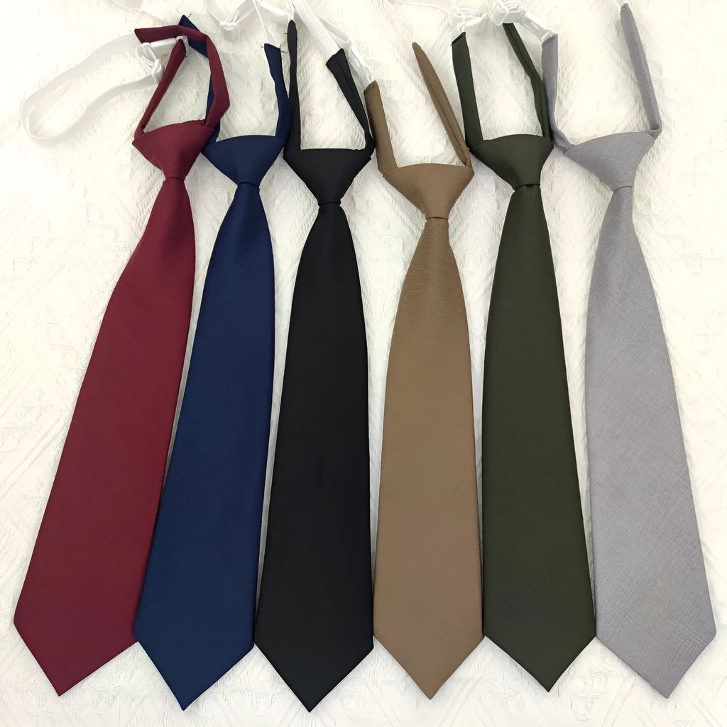 Cotton solid colour bow tie in arrow style with tie-dye finish on navy blue background