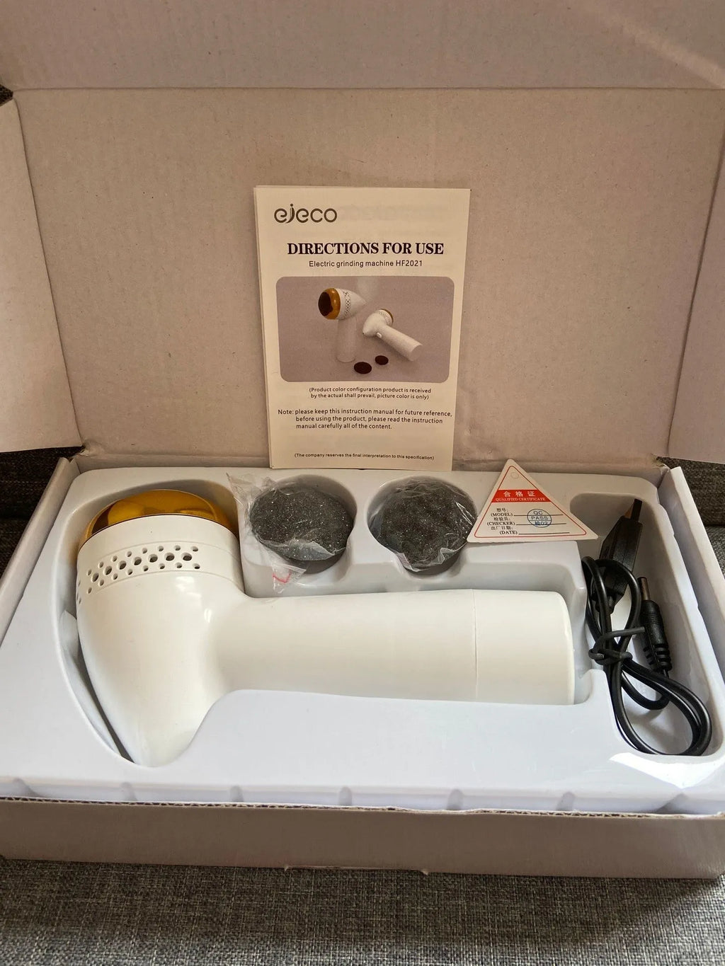 Electric vacuum foot grinder with quartz grinding heads in metallic gold finish