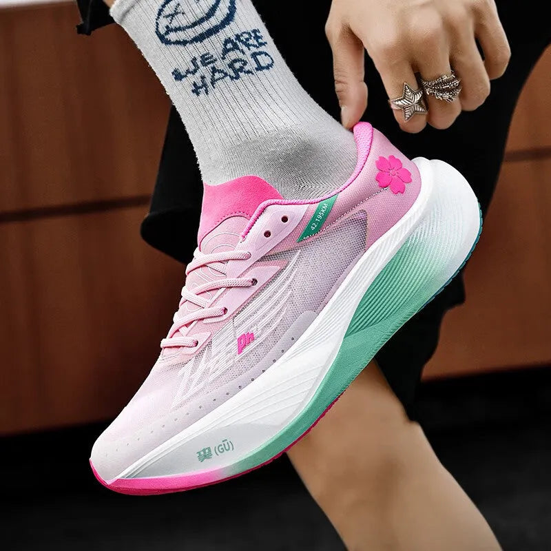 Low-top racing sneakers with carbon plate rebound shock absorption in four colour options
