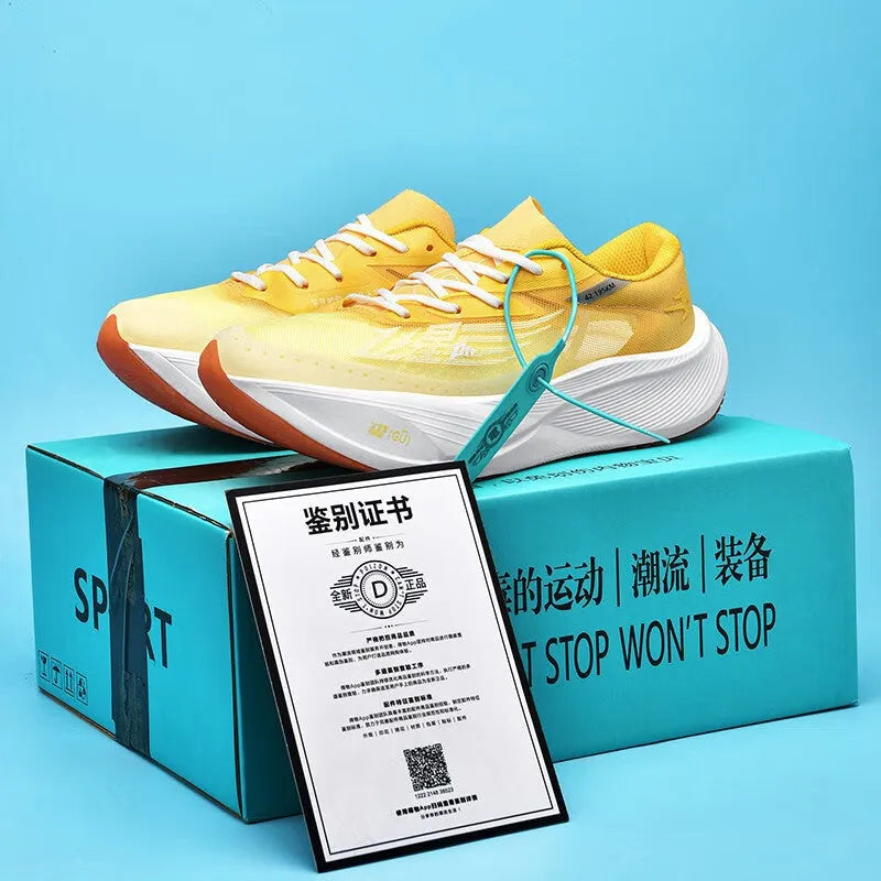 Low-top racing sneakers with carbon plate rebound shock absorption in four colour options