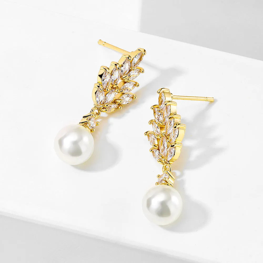Geometric flower shaped earrings with micro inlaid zircon stones and pearl details on gold plating.