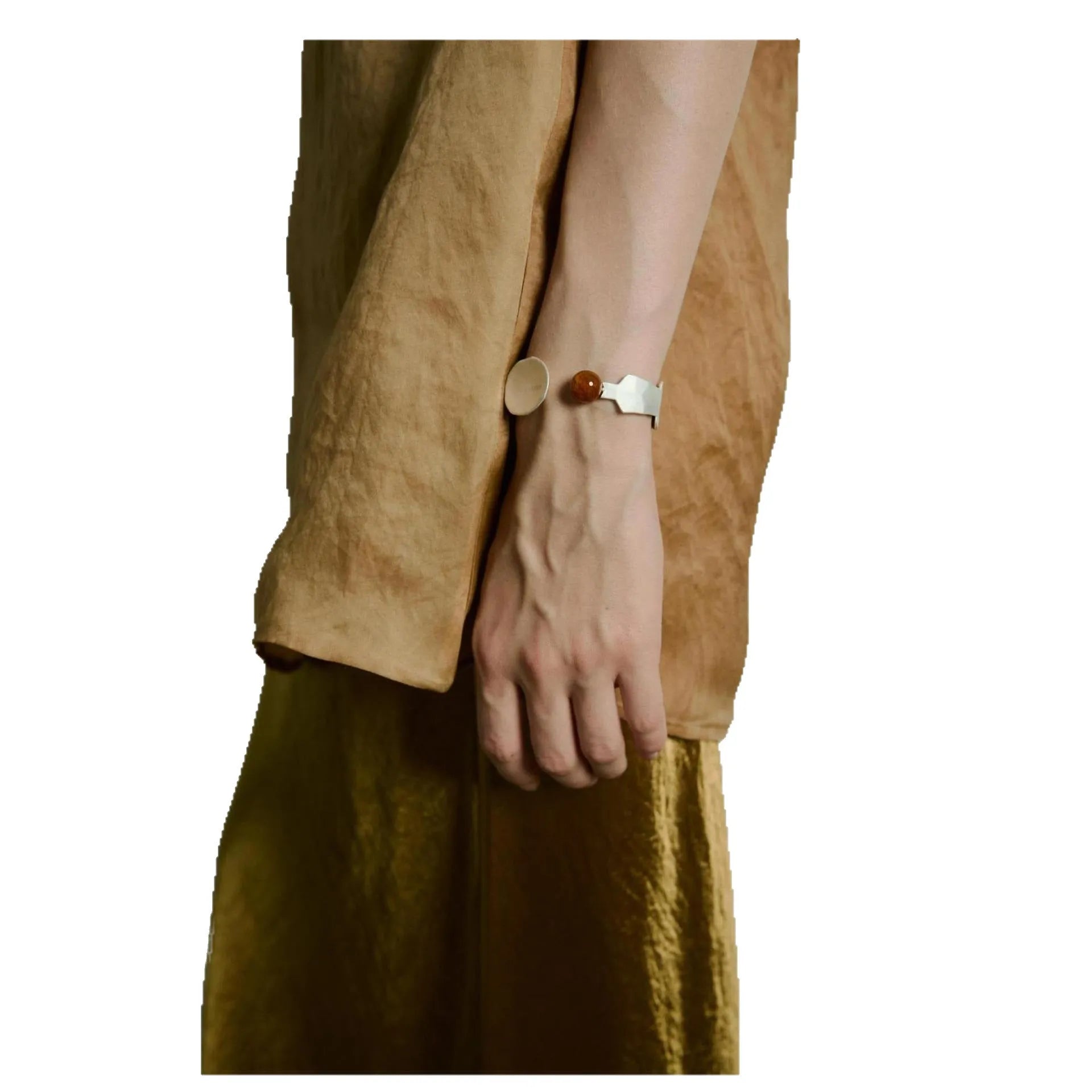 Alloy diamond shape electroplated ring and bracelet set on display