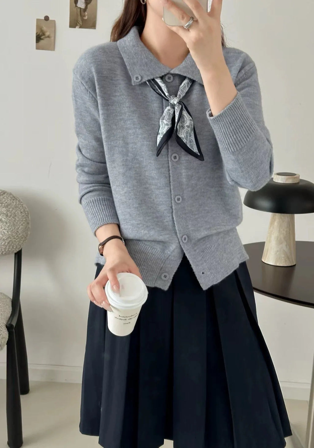 Lapel scarf sweater cardigan in acrylic fibre with splicing details and regular sleeves