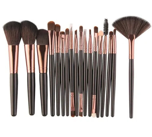 MAANGE 18-piece makeup brush set showing fan brushes and various cosmetic applicators