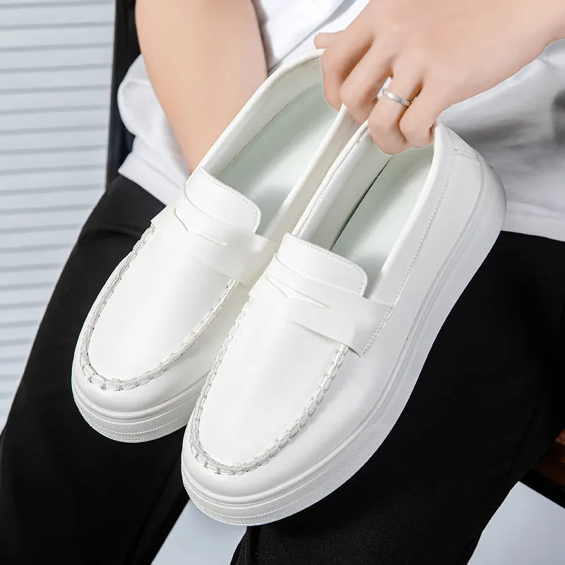 British style casual leather shoes with round toe and breathable PU upper in black and white