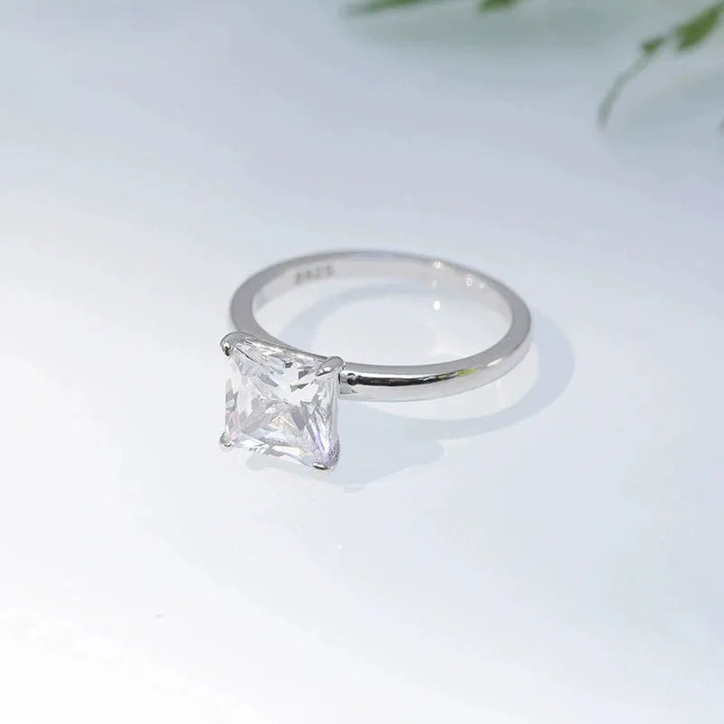Women's simple geometric sterling silver ring with round zirconium stone in silver, gold, or rose gold colour.