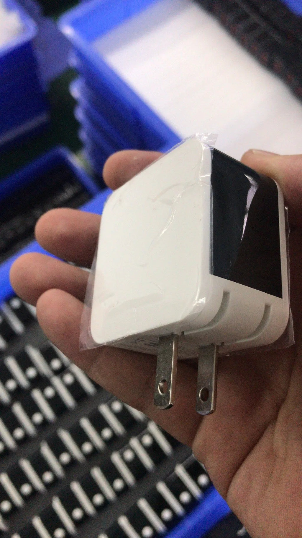 5V2.4A dual USB fast charging power adapter with digital display in black, white or red colour options