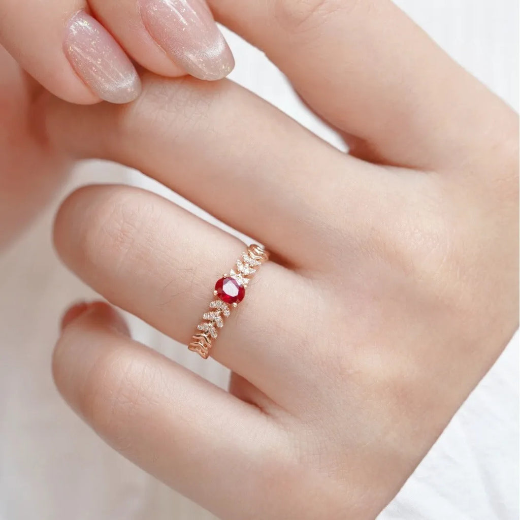 S925 sterling silver ring in yellow gold with leaf-shaped design and diamond treatment, US size 7