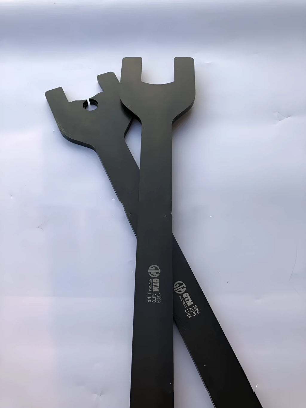 Two Land Rover fan wrench tools, sizes 36mm and 40mm, made from alloy steel for auto repair.