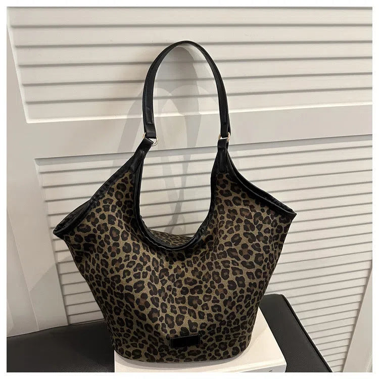 Women's corduroy tote bag with stitched seams, phone pocket, black colour, 45x20.5x37.5cm